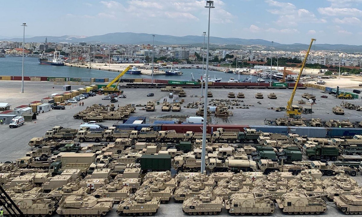 Γέμισε η Αλεξανδρούπολη αμερικανικά άρματα – «Θα σας δώσουμε 1.200 M1117», λέει ο Πάιατ