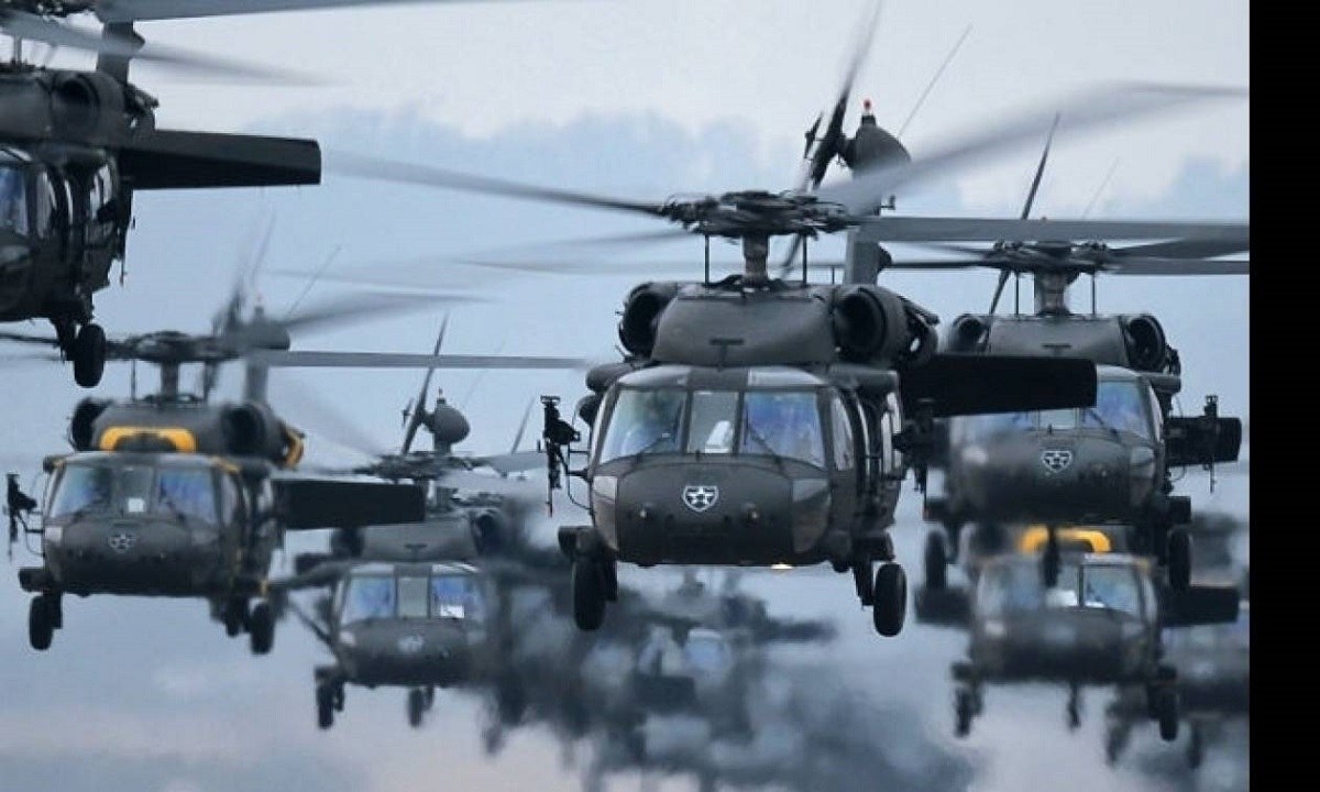 Ελληντουρκικά: Η Αμερική έστειλε 150 επιθετικά ελικόπτερα στην Αλεξανδρούπολη με τους Ρώσους να παρακολουθούν με ενδιαφέρον τις εξελίξεις.