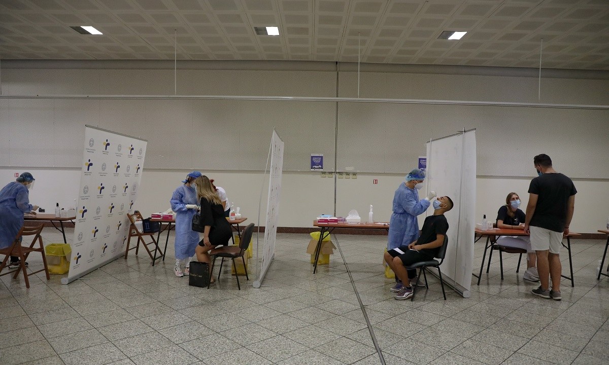 Κορονοϊός: 2327 νέα κρούσματα – 2 νεκροί και 142 διασωληνωμένοι