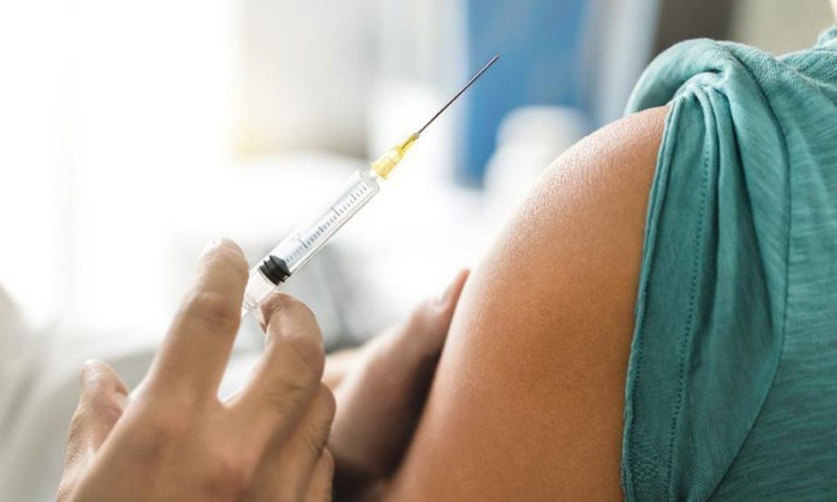 Έχει ανοίξει ο φάκελος για τις Ένοπλες Δυνάμεις μετά την υποχρεωτικότητα του εμβολιασμού στους κλάδους των υγειονομικών, των εργαζομένων