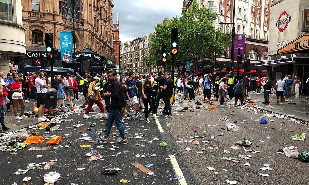 Euro 2020 Ιταλία – Αγγλία: Χαμός έξω από το «Γουέμπλεϊ», επεισόδια με την Αστυνομία και ντου οπαδών