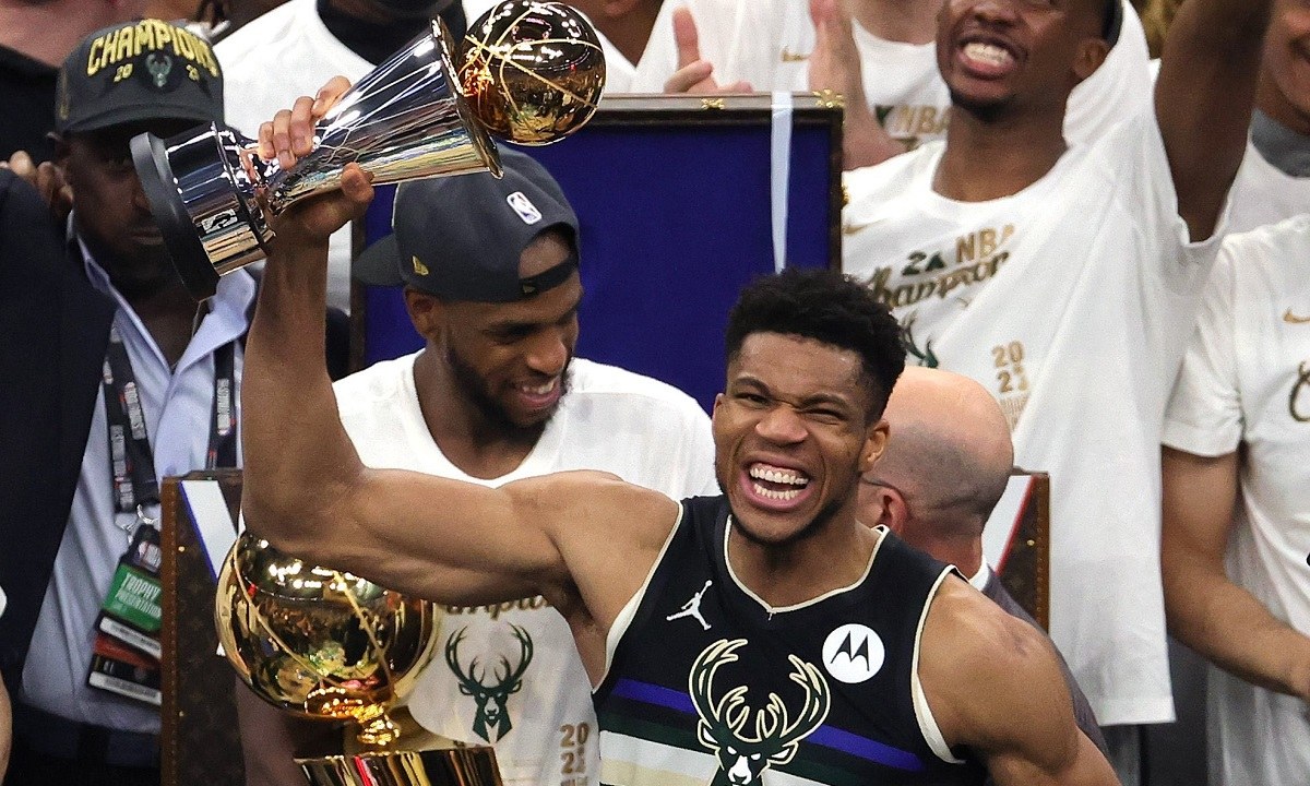 Αντετοκούνμπο: Έβδομος παίκτης με 50 πόντους σε τελικούς