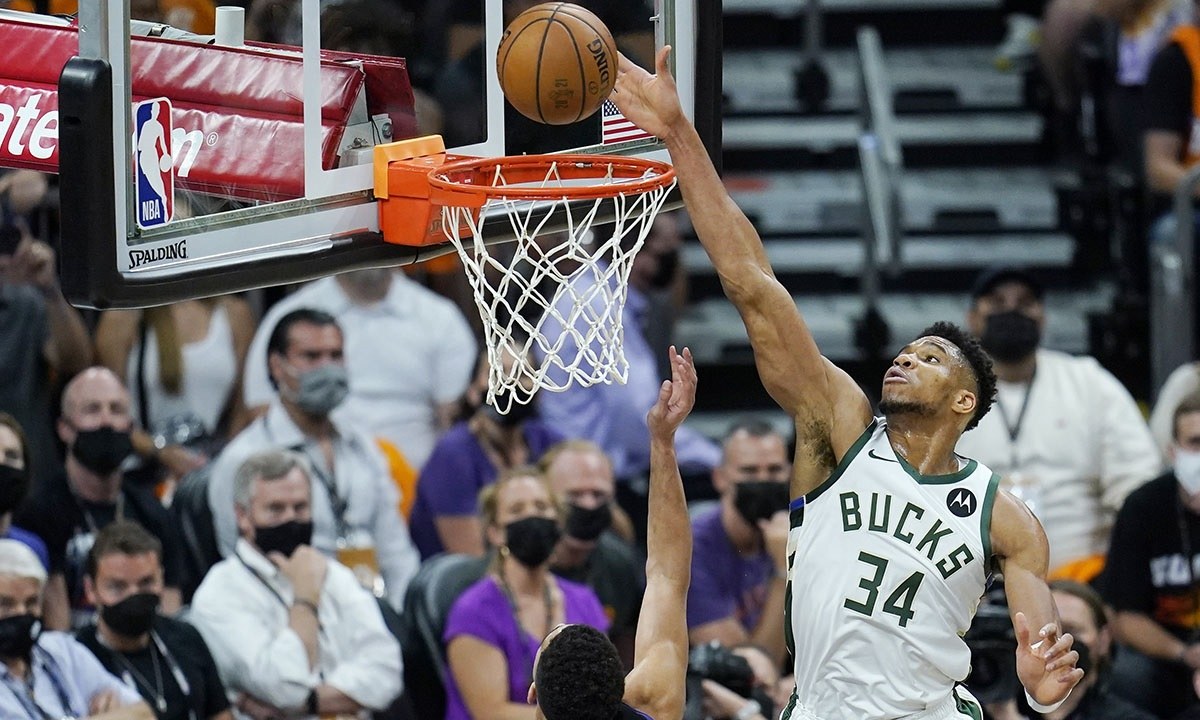 Σανς – Μπακς 118-105: Έπαιξε ο Γιάννης Αντετοκούνμπο, δεν τα κατάφεραν τα «Ελάφια»