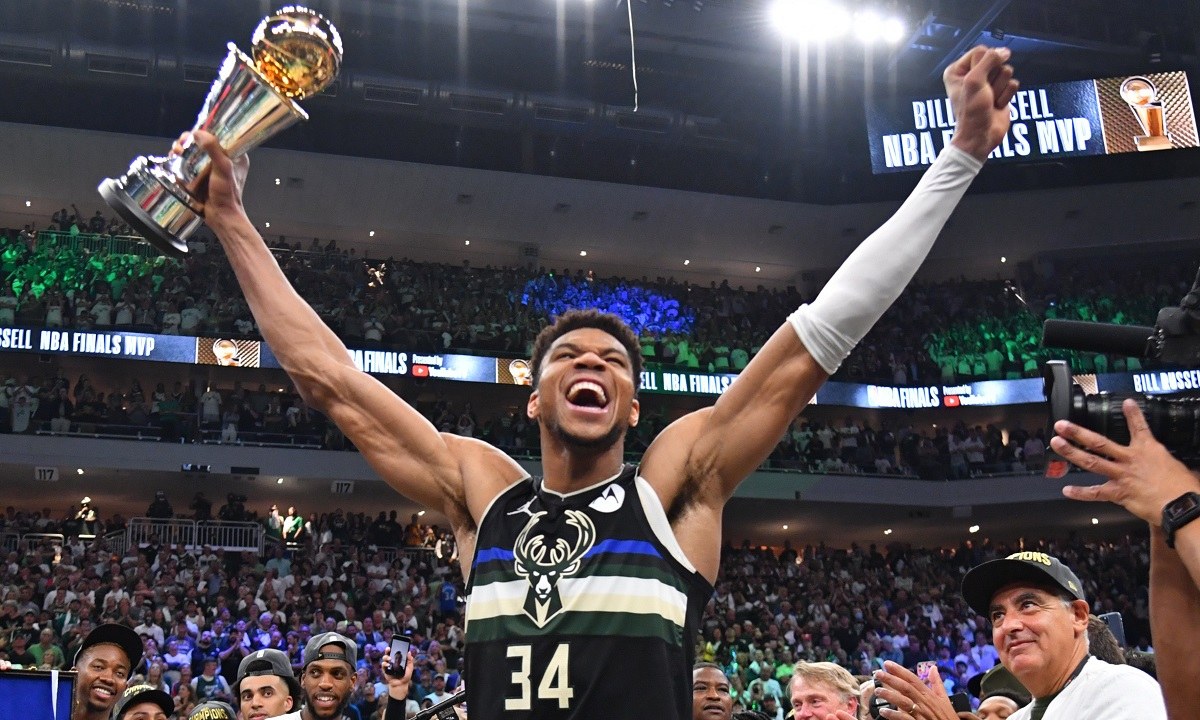 Ο Γιάννης από τα υπόγεια στα Σεπόλια στην κορυφή του κόσμου