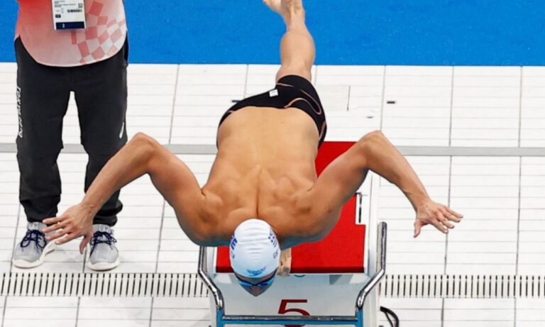 Ολυμπιακοί Αγώνες 2020: Ο Κριστιάν Γκολομέεβ με μία μεγάλη εμφάνιση στον ημιτελικό των 50 μέτρων ελεύθερο πήρε το εισιτήριο για τον μεγάλο τελικό.