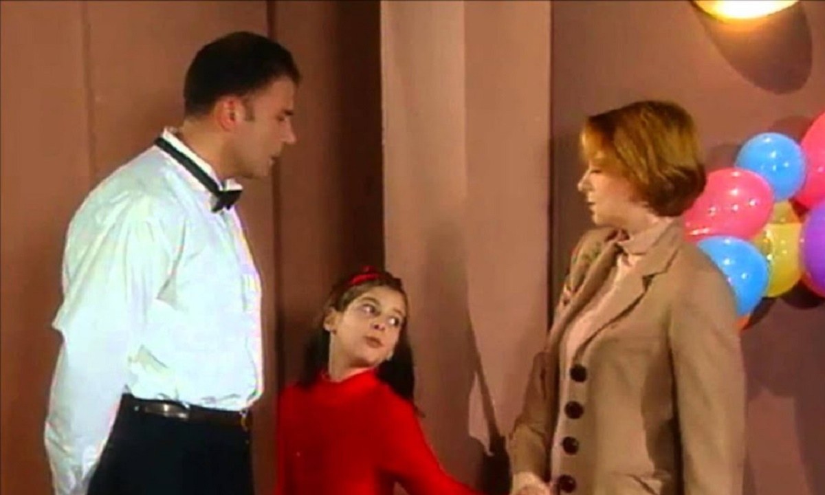 Δείτε πώς έχει γίνει τώρα το κοριτσάκι που έπαιζε στο «Εκείνες και εγώ» – Ποιου είναι κόρη