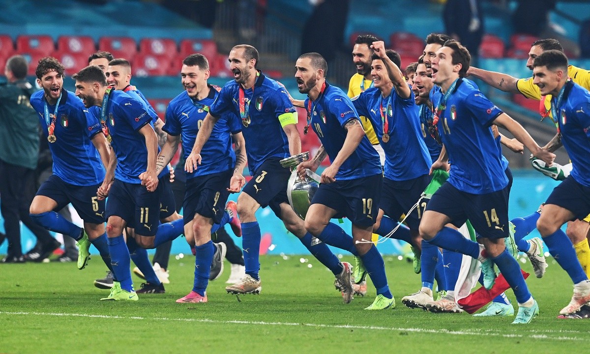 Euro 2020: Πανηγυρικά είναι τα πρωτοσέλιδα των ιταλικών εφημερίδων μετά τον θρίαμβο των «ατζούρι» μέσα στο Γουέμπλει επί της Αγγλίας.