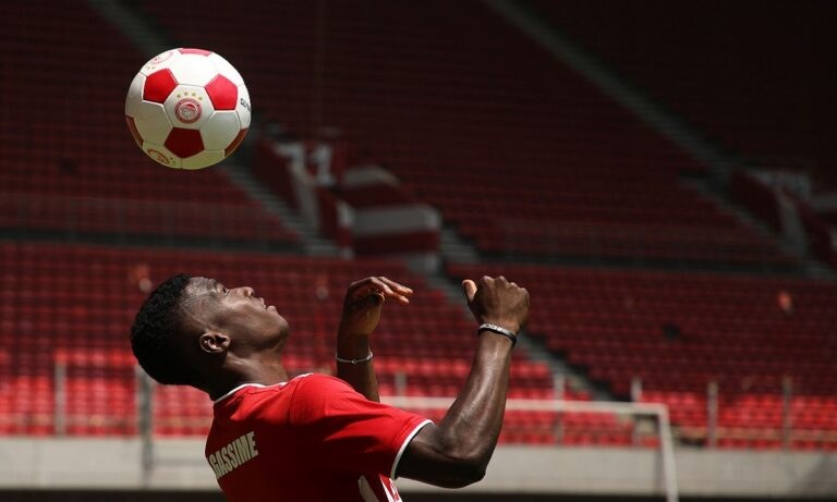 Ολυμπιακός: Ο Αγκιμπού μπορεί να γίνει ο νέος… Καμαρά!