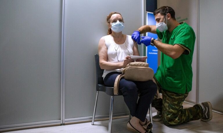 Κορονοϊός Ελλάδα – Εμβολιασμοί: Αν δεν υπάρξει συνεννόηση για την πανδημία… κατήφορος!