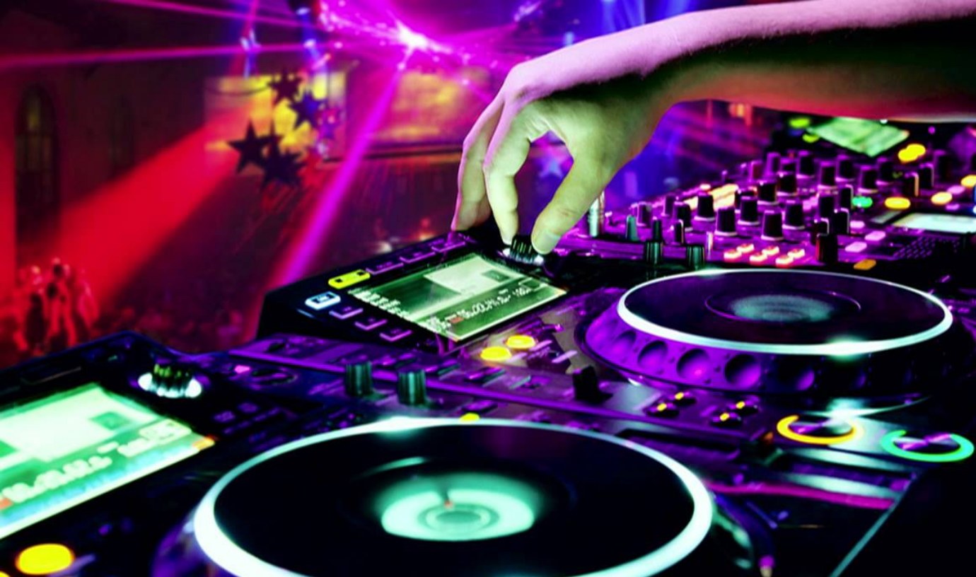 Μύκονος : Το Supermarket που έχει DJ και παίζει μουσική