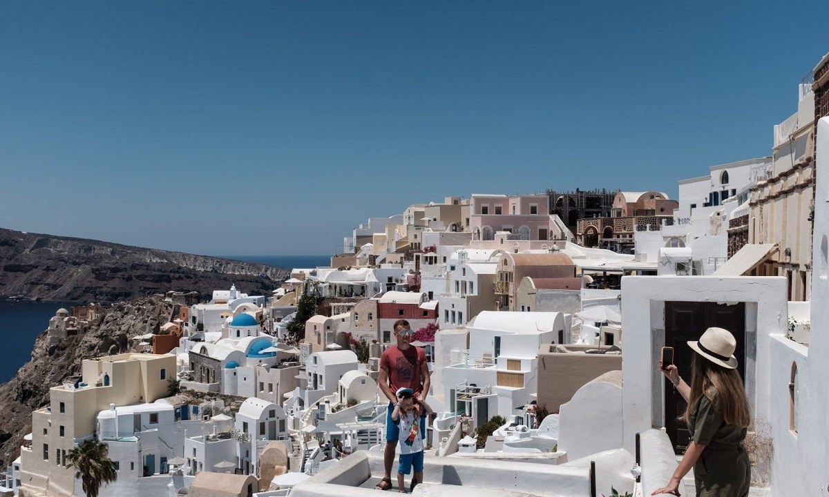 Νέα μέτρα και τοπικά lockdown στα νησιά εν όψει Δεκαπενταύγουστου!