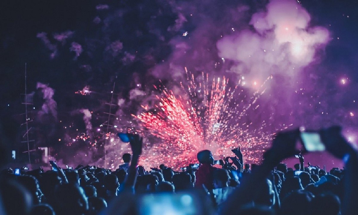 Video ντοκουμέντο – Ένα από τα πάρτυ στην παραλιακή που ήταν η αφορμή για τα νέα μέτρα