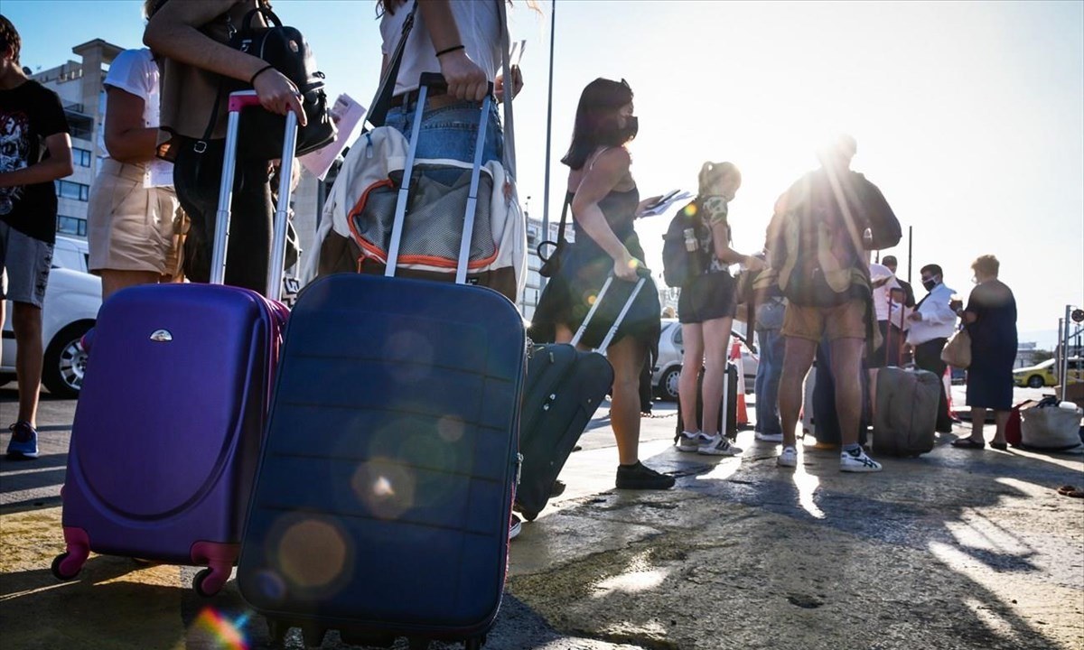 Lockdown: Ποια νησιά κλείνουν – 15.000 κρούσματα τον Αύγουστο!