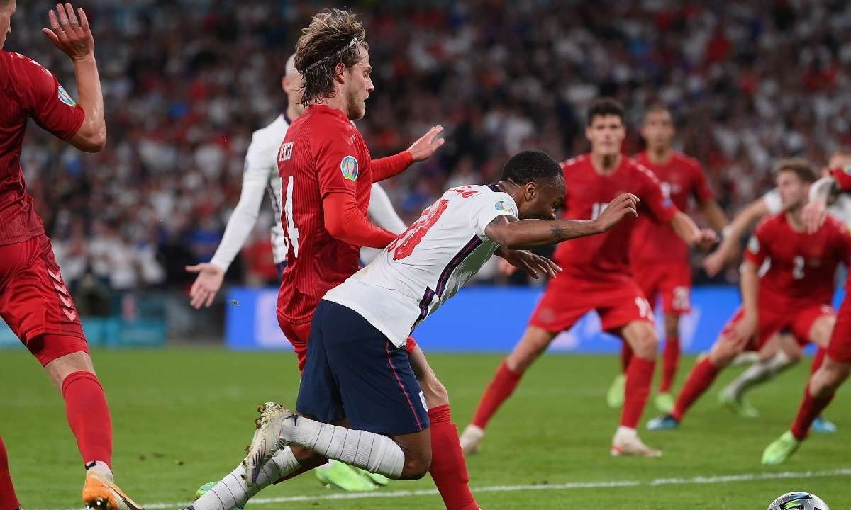 Euro 2020 – Αγγλία – Δανία: Πήρε θέση ο Κλάτενμπεργκ για το πέναλτι -«Δεν είμαι σίγουρος ότι θα το έδινα» (vid)