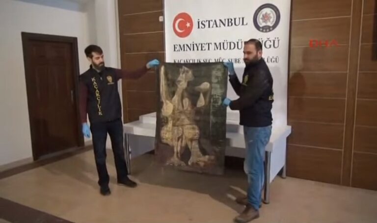 Πικάσο: Με γάντια παρουσίασε η αστυνομία στην Τουρκία κλεμμένο πίνακα του!