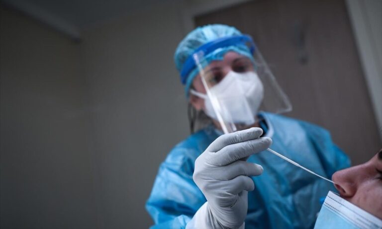 Μετακινήσεις από νομό σε νομό μόνο με αρνητικό test; – Μπάχαλο με τα μέτρα