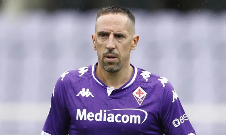 Η ΑΕΚ διαψεύδει το σενάριο για Ριμπερί