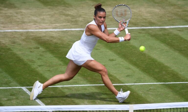 Η Μαρία Σάκκαρη δεν τα κατάφερε απέναντι στη Σέλμπι Ρότζερς και αποκλείστηκε στον δεύτερο γύρο του Wimbledon.