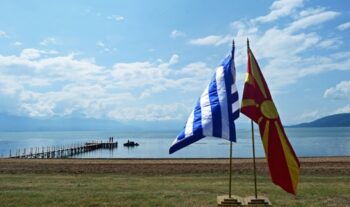 Σκόπια: Άρθρα και δημοσιεύματα ακυρώνουν τη συμφωνία των Πρεσπών
