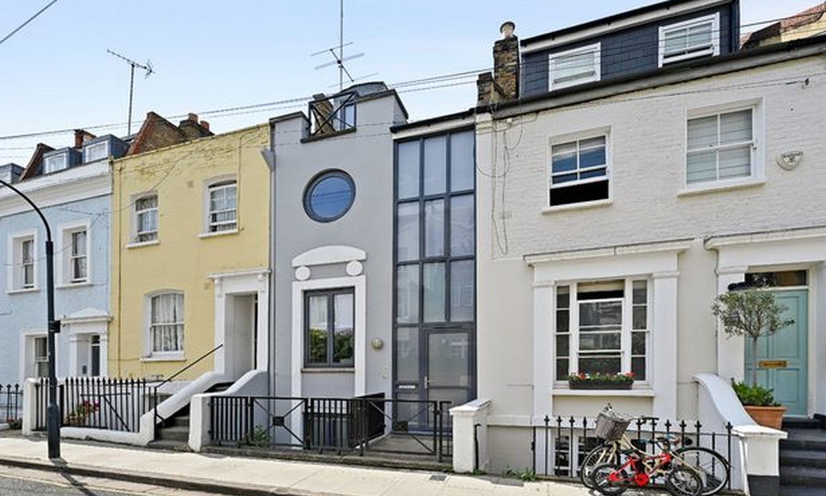 Λονδίνο: Αυτό είναι το σπίτι πλάτους 4 μέτρων που θα πουληθεί 2.000.000 ευρώ