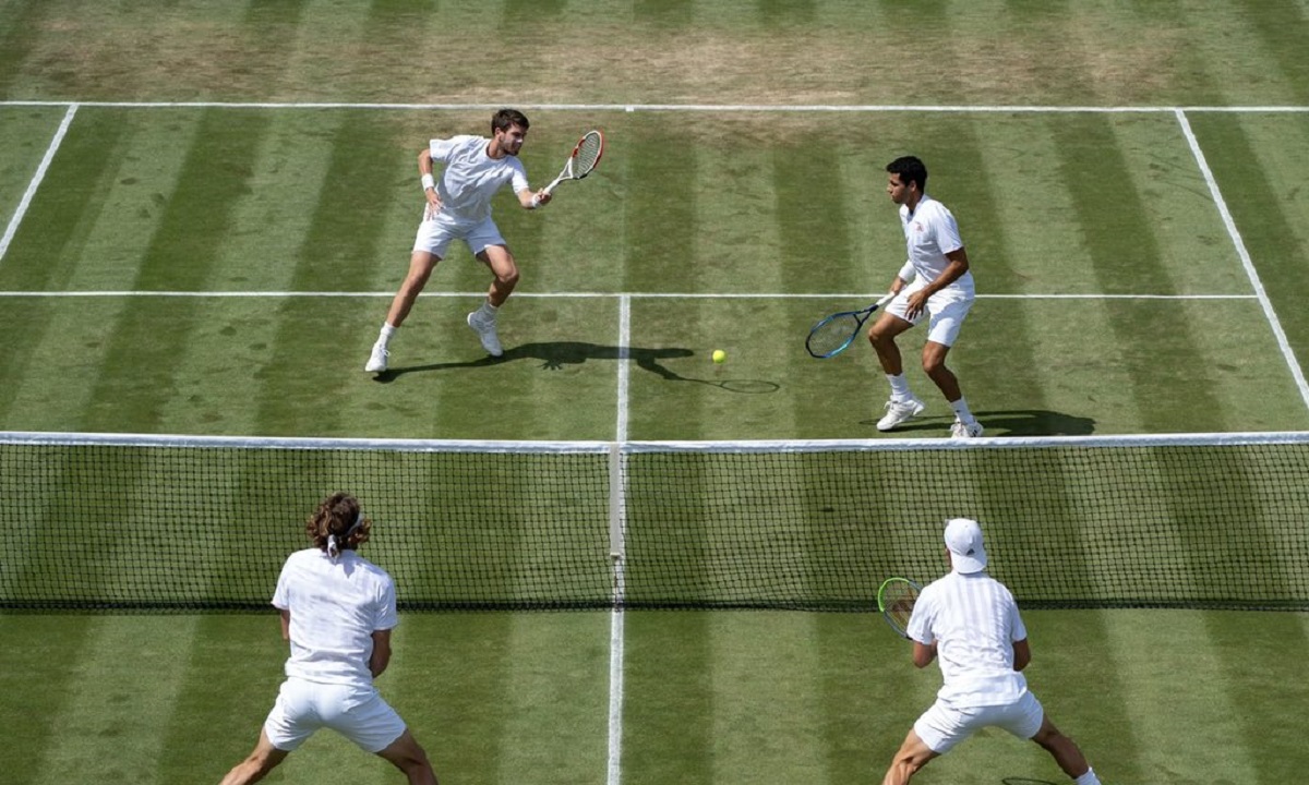 Ο Στέφανος Τσιτσιπάς κι ο Πέτρος Τσιτσιπάς αποκλείστηκαν από τη συνέχεια του Wimbledon στο διπλό, μετά την ήττα από τους Νόρι/Μουνάρ.
