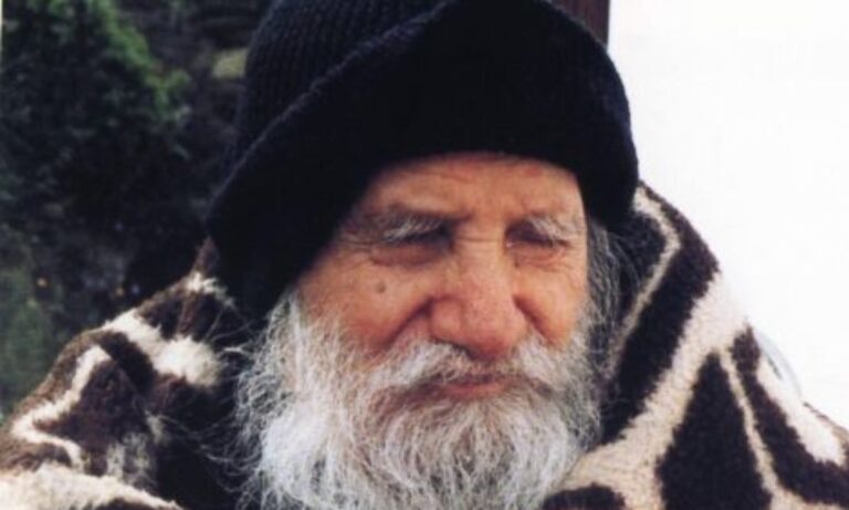 Όσιος Πορφύριος ο Καυσοκαλυβίτης: O Γέροντας με τις συμβουλές για το άγχος, την απελπισία και τα ψυχολογικά προβλήματα