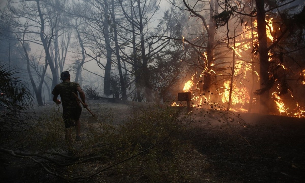 Οργισμένοι κάτοικοι στην Εύβοια: «Είχαν αποφασίσει να σβήσει η φωτιά στο Αιγαίο – Αυτό είναι το επιτελικό κράτος του Κ. Μητσοτάκη»