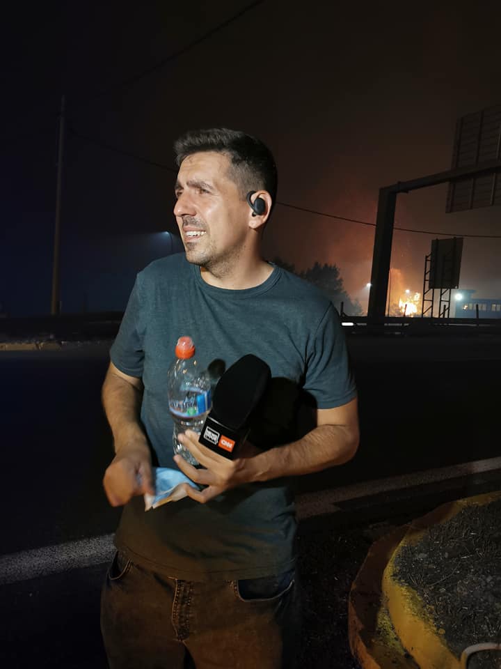 Ρουμάνος δημοσιογράφος από τις φωτιές:  Έπρεπε να δοθεί προτεραιότητα στις κατοικημένες περιοχές -  Η Ελλάδα θα αναδειχθεί ισχυρότερη 