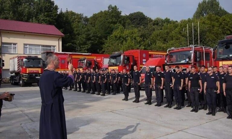 Συγκίνηση για τους Ρουμάνους πυροσβέστες: «Οι συνθήκες στην Ελλάδα είναι δύσκολες – Βιώνουμε ένα μάθημα αλληλεγγύης»!