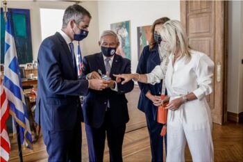 Ναντίν Αρσλανιάν: Η εντυπωσιακή σύζυγος του Γερουσιαστή Μενέντεζ