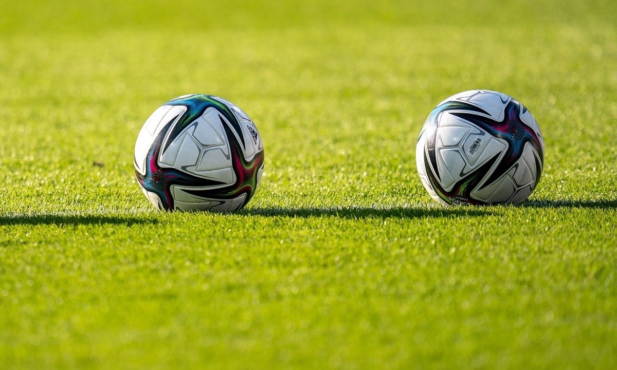 Σάββατο γεμάτο ποδοσφαιρική δράση σε ολόκληρη την Ευρώπη, με τα μεγάλα πρωταθλήματα να επιστρέφουν στην αθλητική καθημερινότητα.