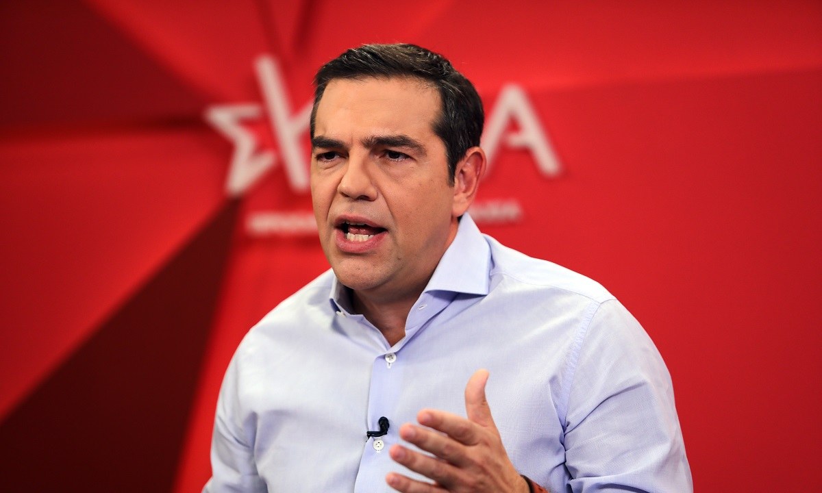 Τσίπρας: «Στο τιμόνι της χώρας είναι ένας αρνητής της πραγματικότητας, θα κερδίσουμε καθαρά τις εκλογές»