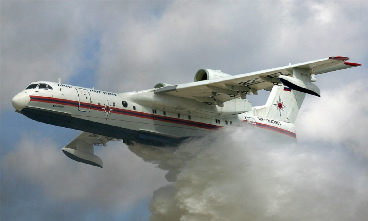 Έκαναν μπάνιο και πετούσε πάνω τους το Ρωσικό πυροσβεστικό θηρίο