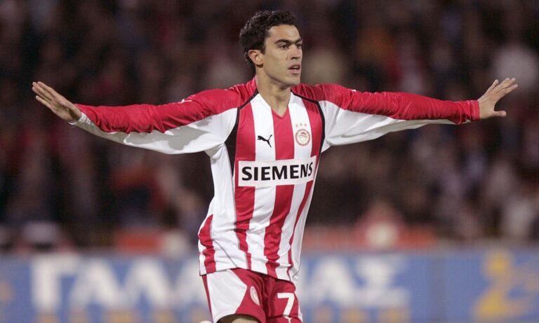 Νέρι Καστίγιο: Το έχει ακόμα! Κάνει ποδαράκια με γιαρμά στην παραλία