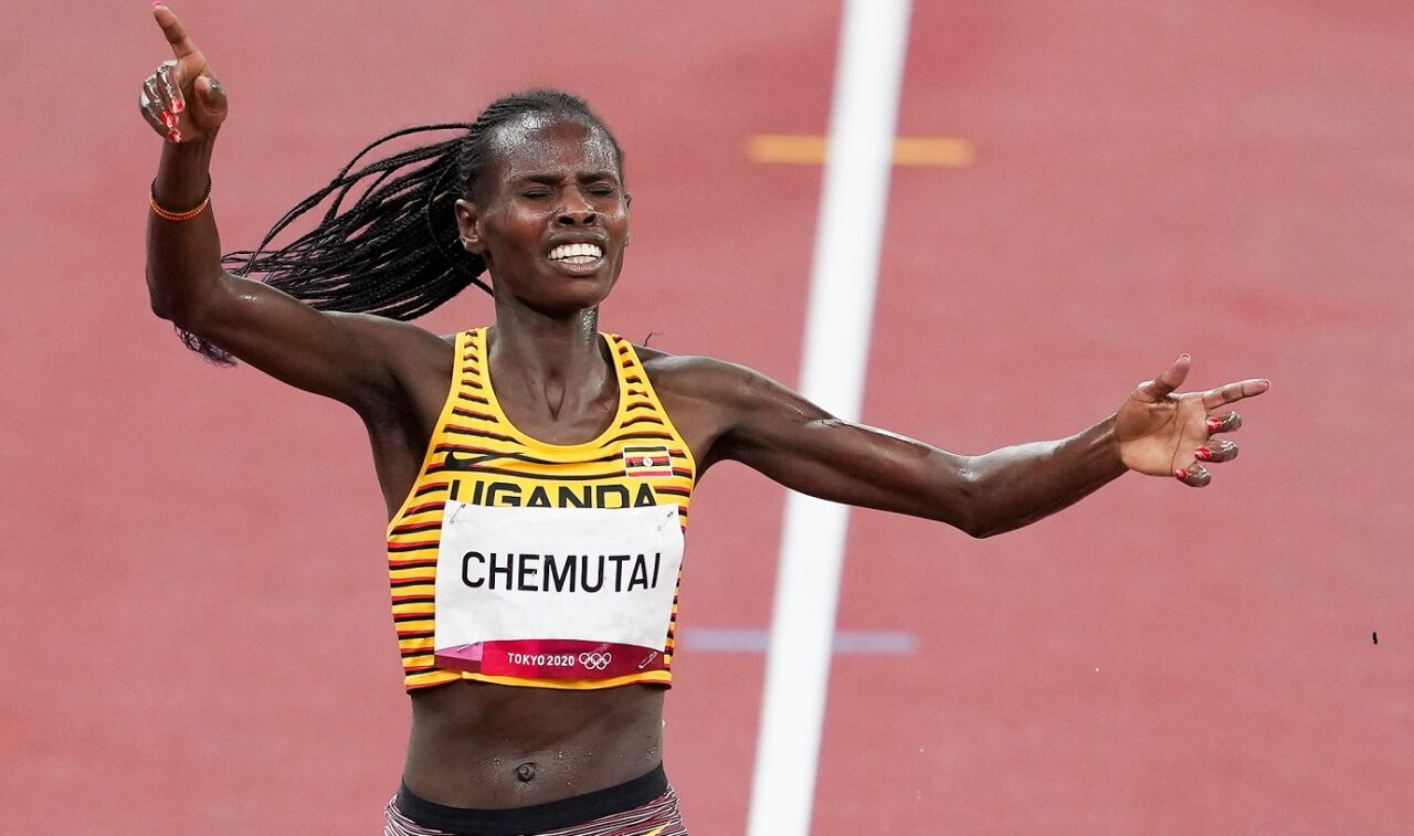 Η Πέρουθ Τσεμουτάι είναι η ολυμπιονίκης στα 3.000μ. στιπλ κερδίζοντας με χρόνο 9.01.45, σε μια κούρσα που είχαμε την πτώση της Έμα Κόμπερν!