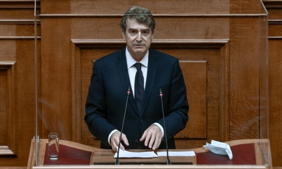 Χρυσοχοΐδης για φωτιά στην Αχαΐα: «Με την άμεση κινητοποίηση δεν θρηνήσαμε θύματα»