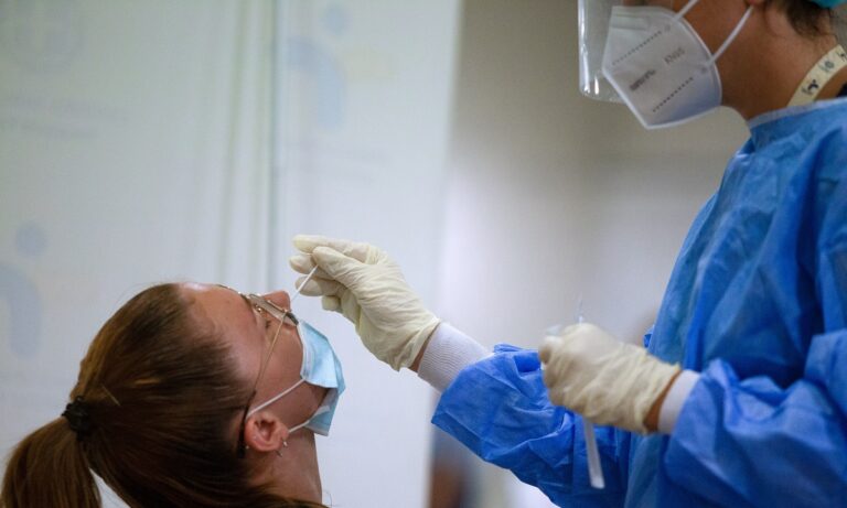 Κορονοϊός: Πού θα γίνουν δωρεάν rapid test το Σάββατο (28/8)