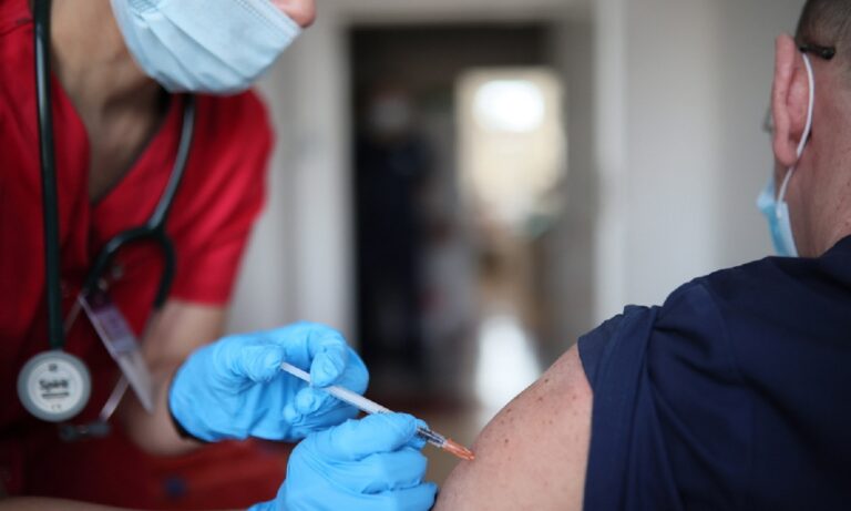 Ο υποχρεωτικός Εμβολιασμός έρχεται καθολικά! Πήρε μόνιμη άδεια το εμβόλιο Pfizer