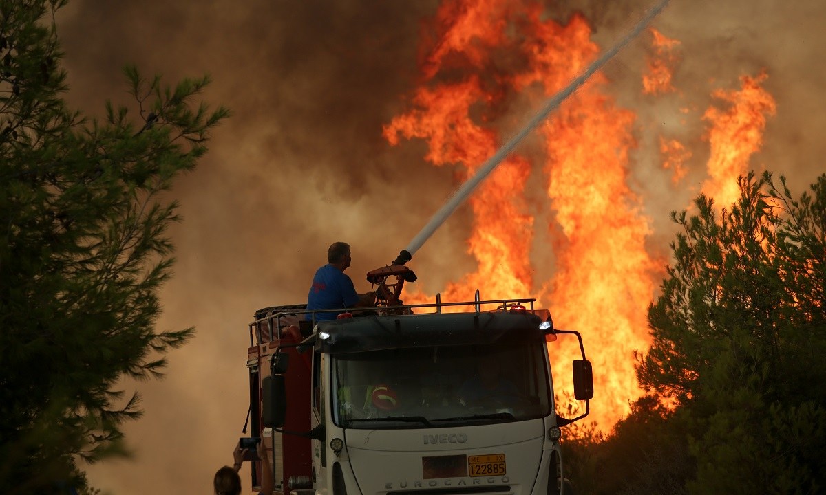 Φωτιές: Εμπρηστές ήθελαν να κάψουν και την Εκάλη – Δείτε τι βρέθηκε σε δέντρο