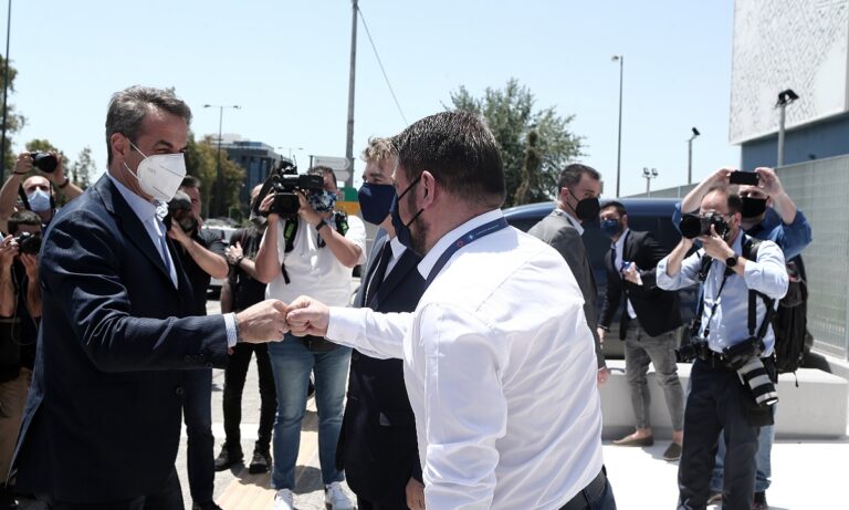 Μητσοτάκης: EΚΤΑΚΤΗ δήλωση για τις φωτιές σε όλη τη χώρα – Ενημέρωση και από τον Χαρδαλιά