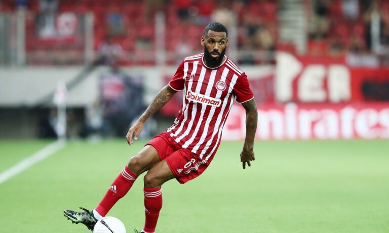 Ολυμπιακός: Ο καθοριστικός Εμβιλά – Τι γίνεται με μπακ