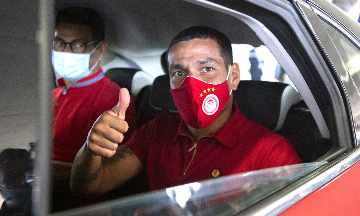 Ολυμπιακός: Στην Αθήνα ο Ρόνι Λόπες – «Είμαι έτοιμος να παίξω» (pics)