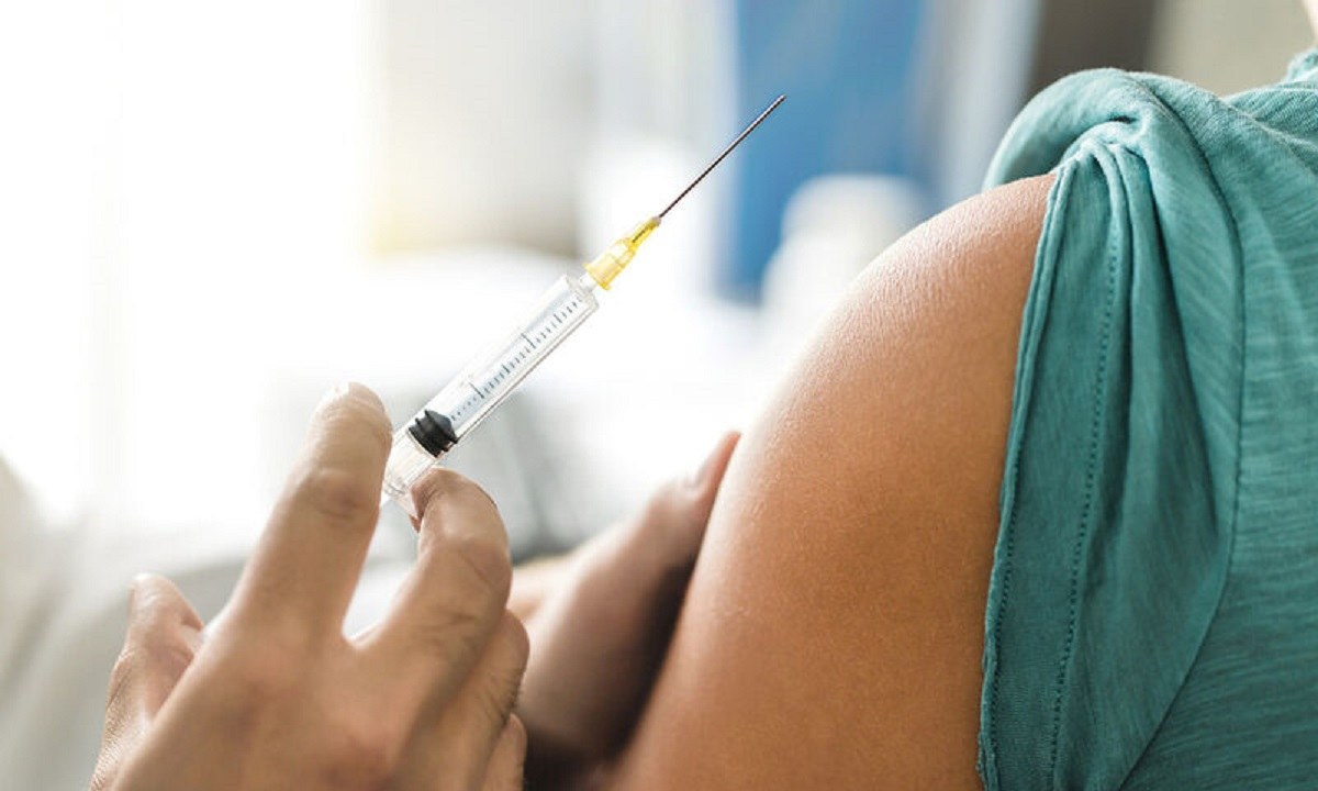 Κρίστιαν Περόνε – Καθηγητής Λοιμωξιολογίας: «Οι εμβολιασμένοι είναι περισσότερο επικίνδυνοι από τους ανεμβολίαστους»