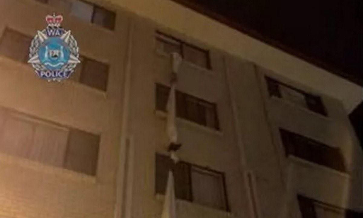 Viral: Στην Αυστραλία ένας άντρας έφυγε από ξενοδοχείο υποχρεωτικής καραντίνας, με σχοινί από σεντόνια που έφτιαξε.