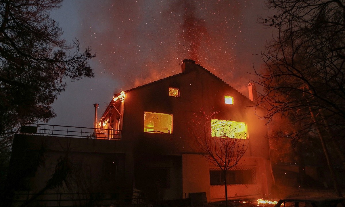 Φωτιά Αττική: «Εφιάλτης», η φωτιά πέρασε την Εθνική και κατευθύνεται προς Ωρωπό! – Εκκενώνονται πολλές περιοχές