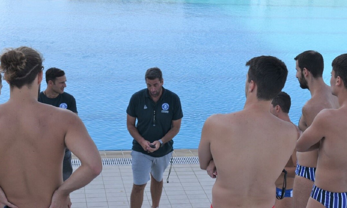 Ανανεωμένος σε πρόσωπα και σε μέσο όρο ηλικίας ο Απόλλων Σμύρνης ξεκίνησε χθες (23/8) στο κολυμβητήριο του Αγίου Κοσμά την προετοιμασία του.