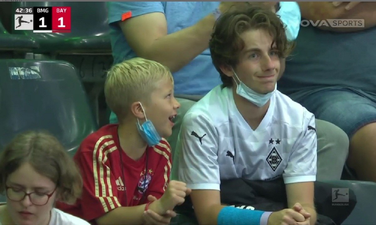 Eπική αντίδραση στο γκολ του Λεβαντόφσκι: Ο ένας πανηγύρισε, ο άλλος… ξύνισε (vid)