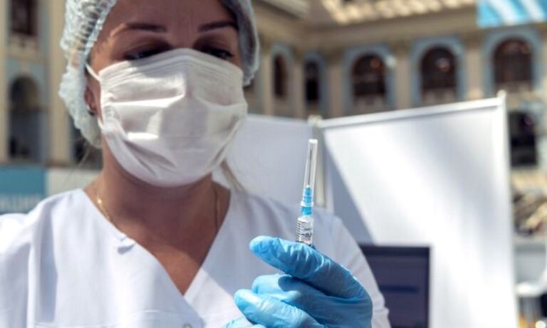 Υποχρεωτικοί εμβολιασμοί με ηλιακά κριτήρια το νέο σχέδιο της κυβέρνησης