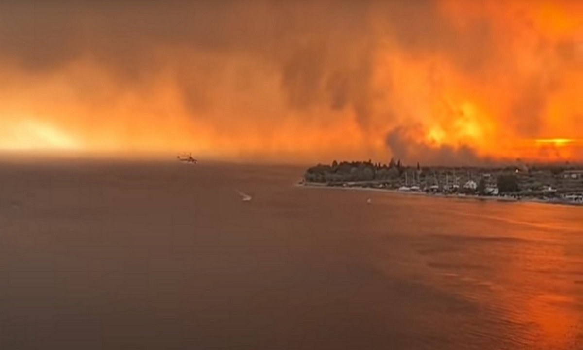 Φωτιά στην Εύβοια: Εκκενώθηκαν χωριά – Στη μάχη με τις φλόγες 95 πυροσβέστες