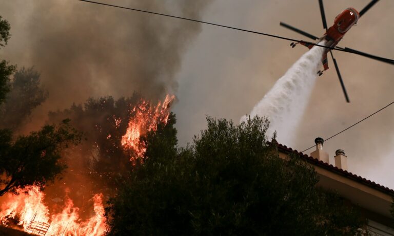Φωτιά στην Αττική: Μήνυμα του 112 για εκκένωση σε Αγ. Παρασκευή, Αγία Σκέπη, Καπιτένια, Βρυσάκι, Λόφο Κουρεμένου